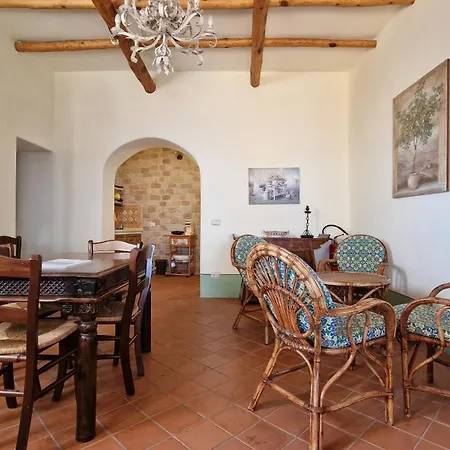 La Casa Del Mandorlo Vakantiehuis San Salvatore (Messina)