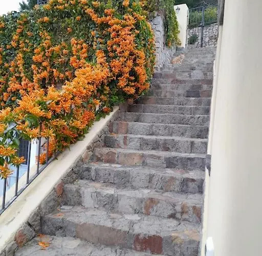 La Casa Del Mandorlo * San Salvatore (Messina)